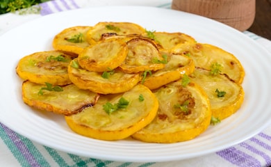 Grilled yellow lemon and garlic courgette